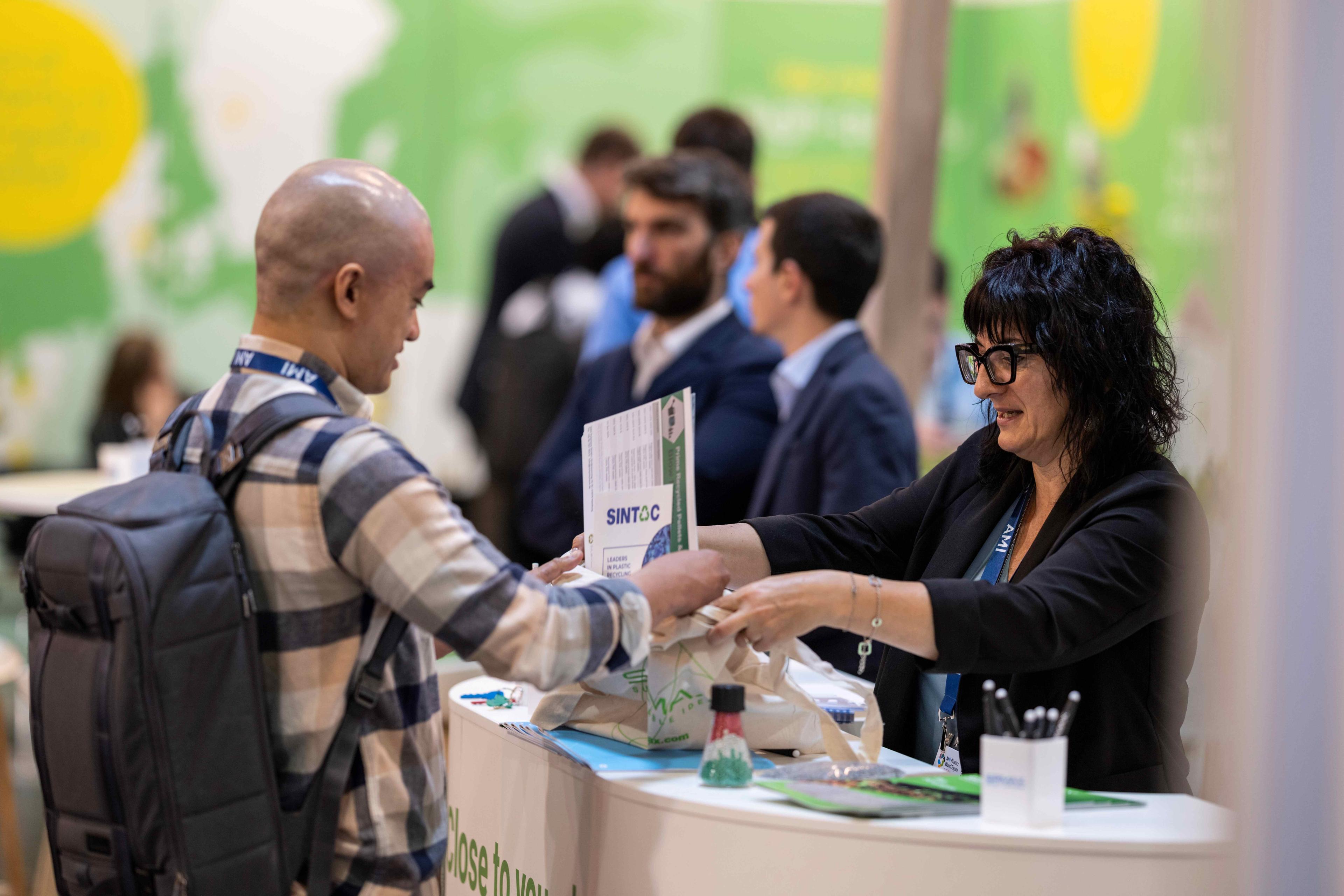 Exhibitor and visitor interacting